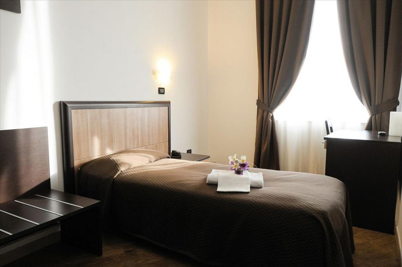 Hotel Chopin เจนัว ภายนอก รูปภาพ
