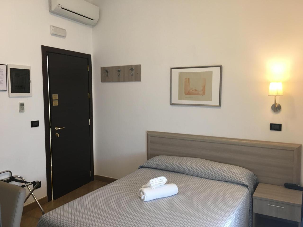 Hotel Chopin เจนัว ภายนอก รูปภาพ